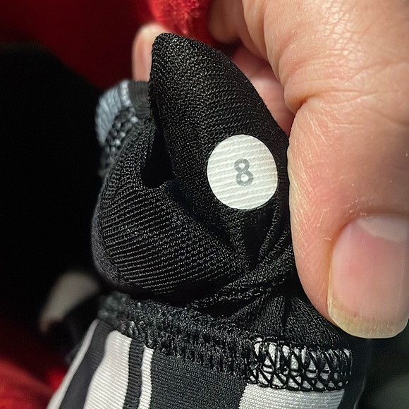 🥳 Lululemon Athletica Rest Less Black Tank Top with Striped Straps - Picture 10 of 10